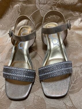 Dress sandal New size 7 M Gold Silver Cream Adjustable